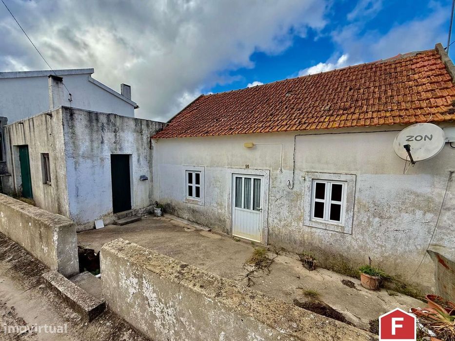 Moradia para restaurar - a 15 min da praia de São Martinho do Porto