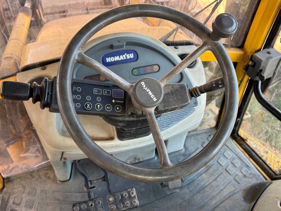 Retro Escavadora  Komatsu wb97r de Serviço
