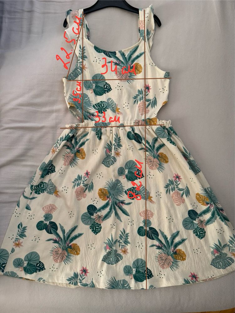 Сукні Reserved Kiabi
