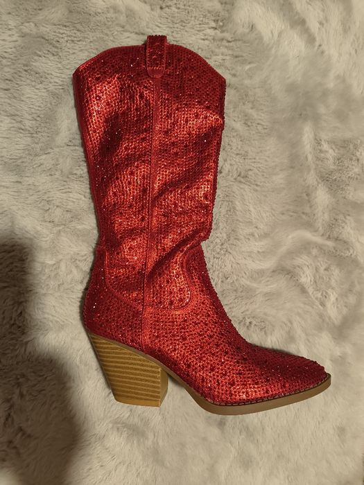 Botas Novas, de senhora estilo cowboy com brilhos