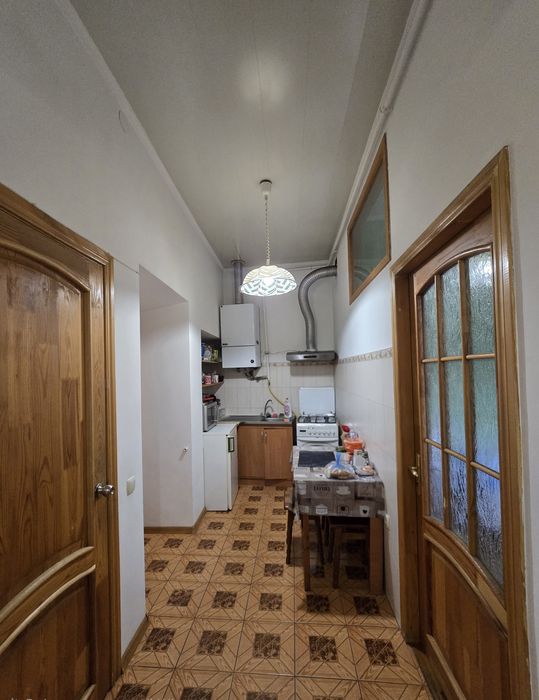 Продам 2 кімнатну квартиру, можна під комерцію!