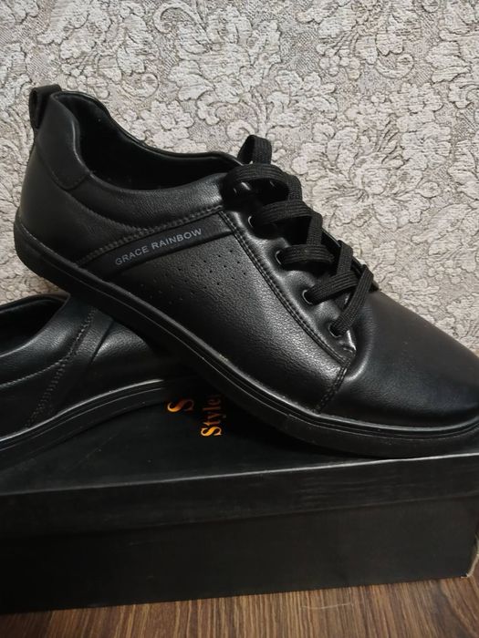 Кеди класичні чоловічі чорні шкіряні, розмір 45