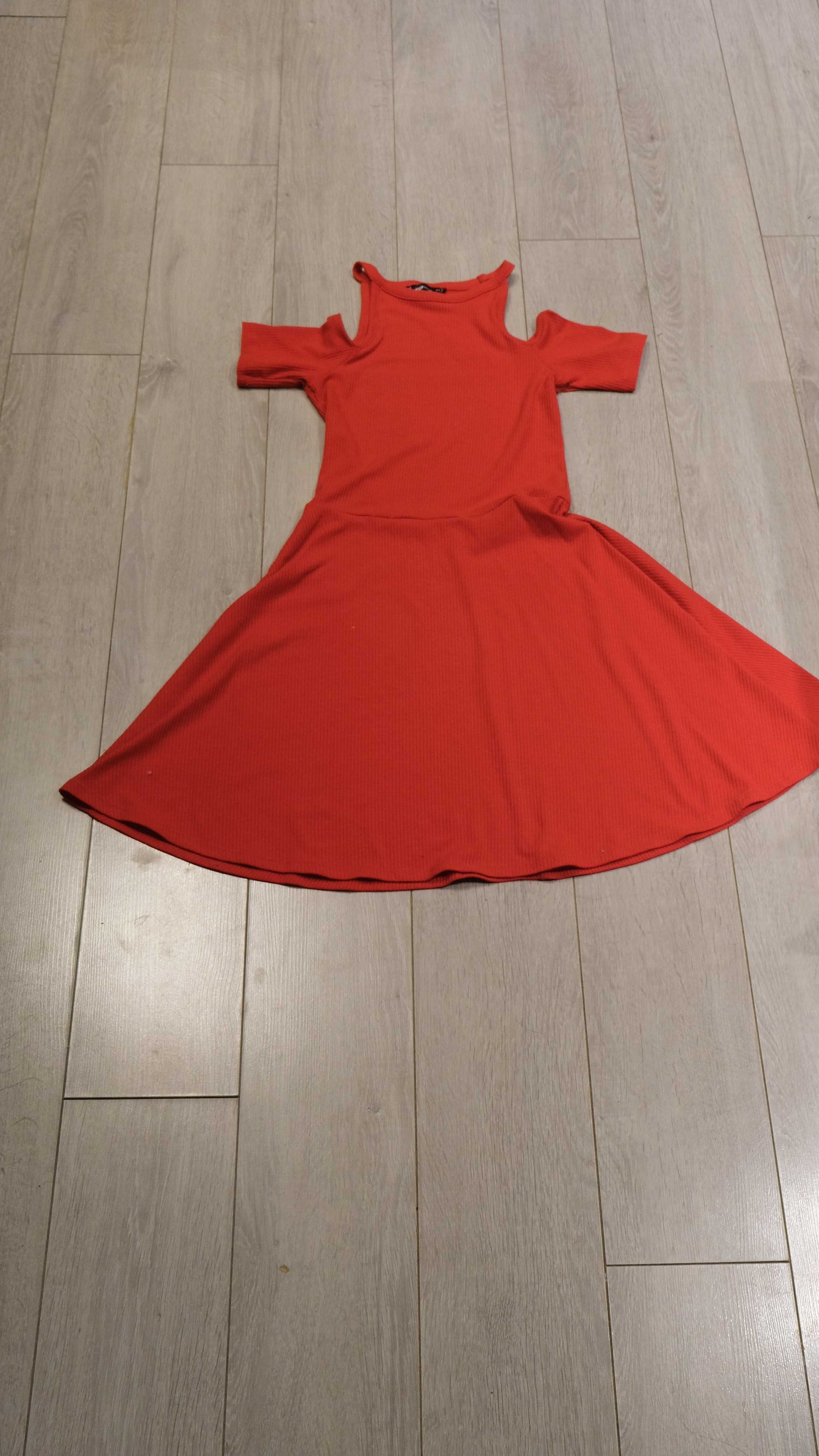 Czerwona rozkloszowana sukienka xs