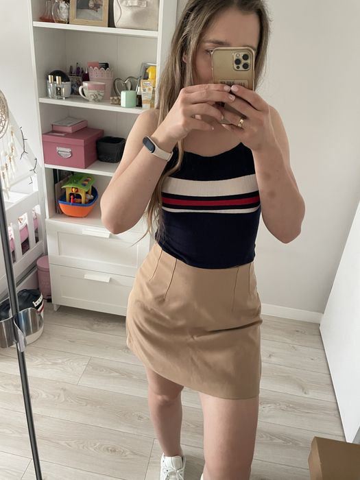Prążkowany top na ramiączkach bershka