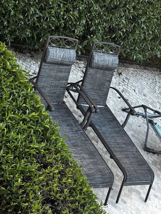 Espriguiçadeira de ferro quase nova !