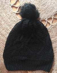 Czarna czapka z pomponem crivit