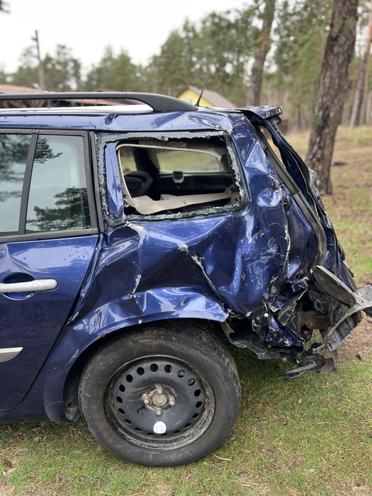 Renault megane 2 2004 год 2.0 бензин