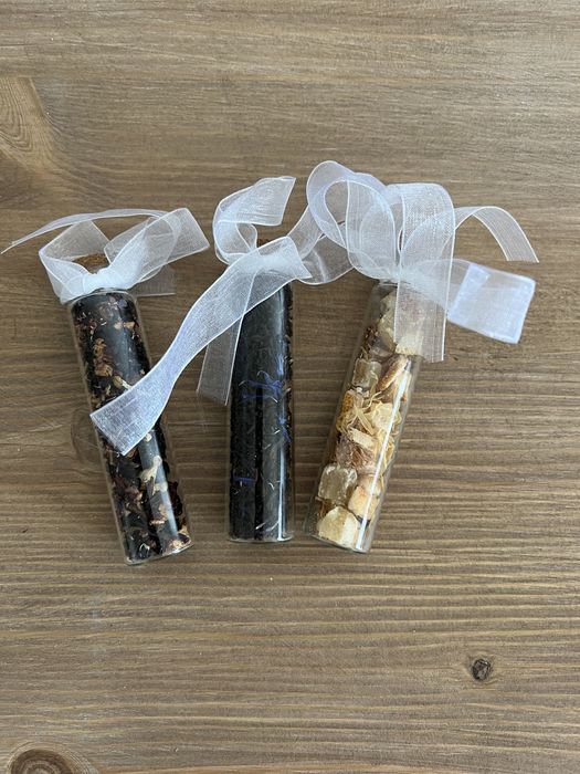 Prezent dla gości weselnych, fiolki z herbatą