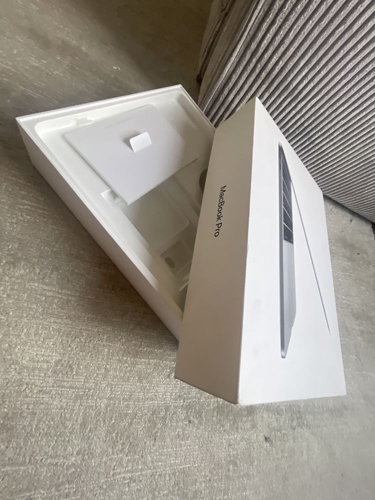 Pudelko do macbook pro