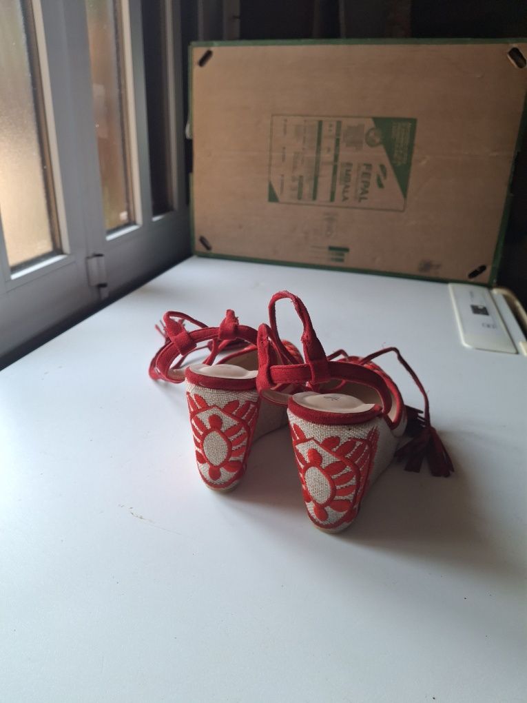 Vendo sandalias sola inteira