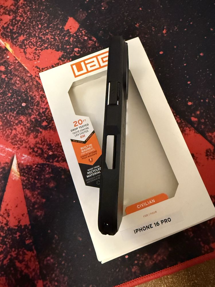 чохол 16 pro UAG