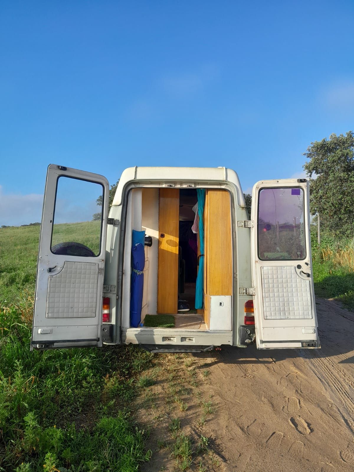 Autocaravana renault trafic (Andrade)