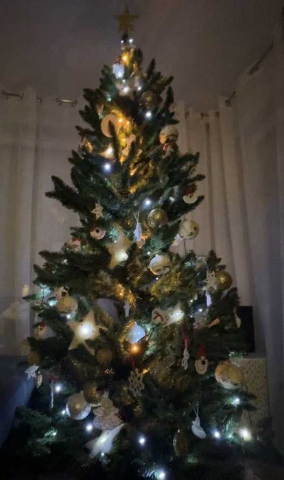 Sztuczna choinka ze stojakiem