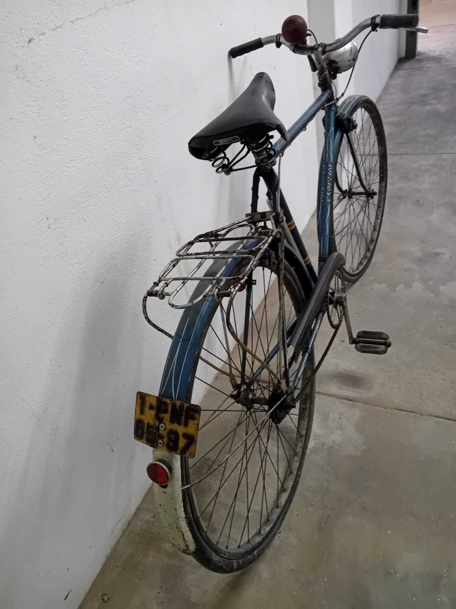 Bicicleta anos 50 - Tipo pasteleira c/ matrícula e documento da mesma