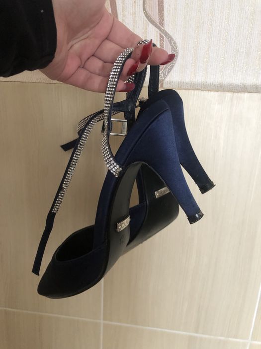 Продам туфельки самої попелюшки,нереально зручні та ефектні