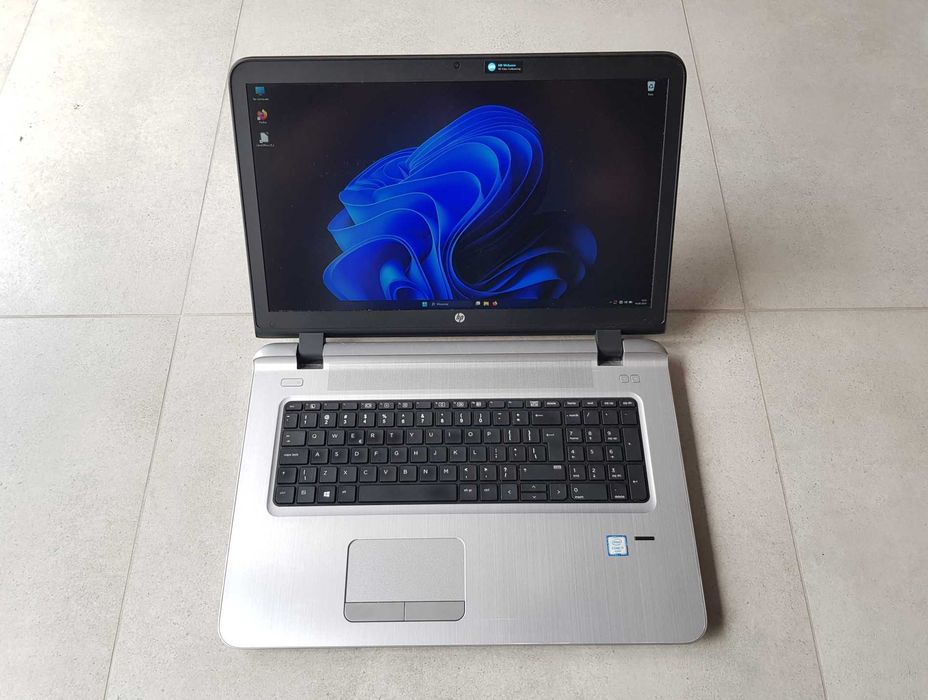 Duży laptop HP - 17" - Intel i5 - Radeon R7 - SSD 256GB - Windows 11