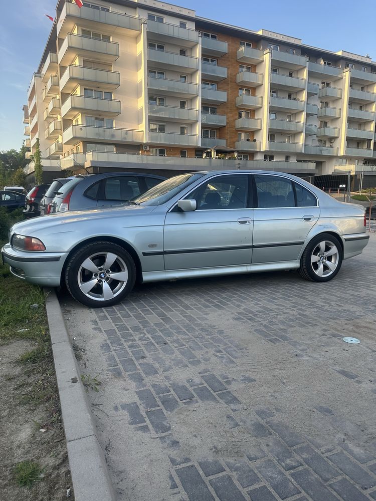 Sprzedam samochod bmw e39 520i