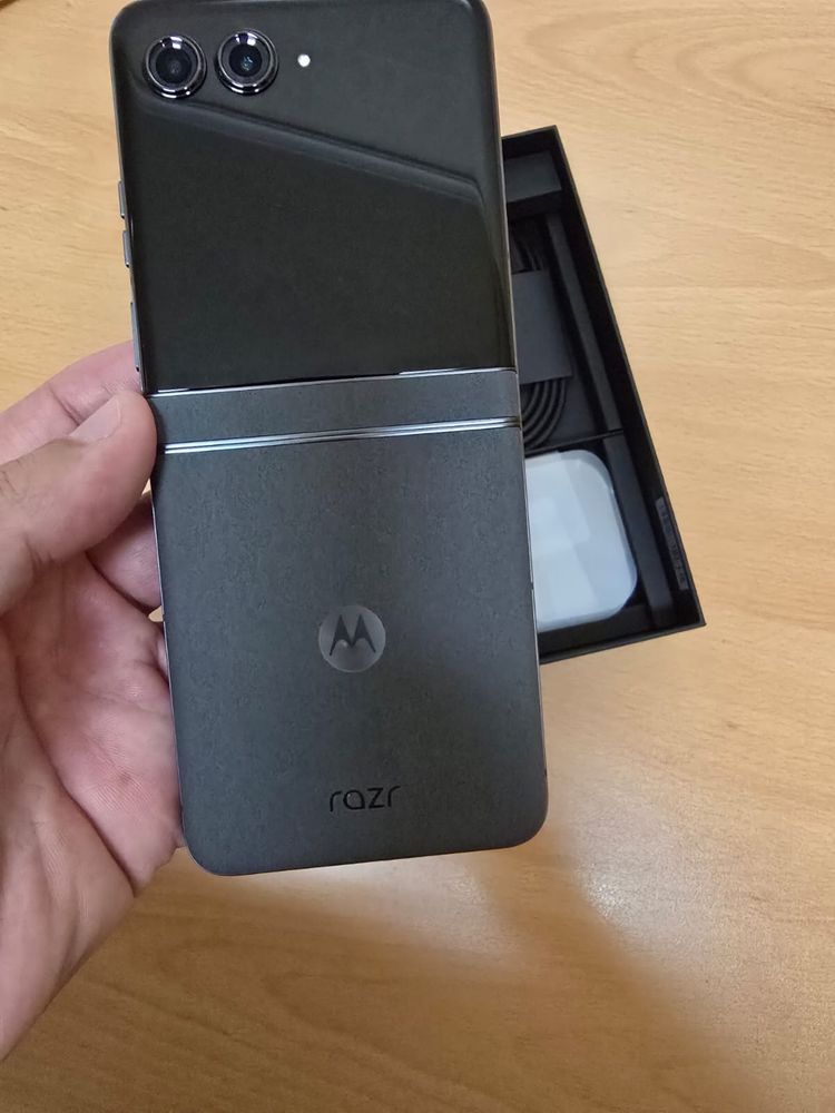 Moto - Motorola Razr 50 Cinzento = Novo