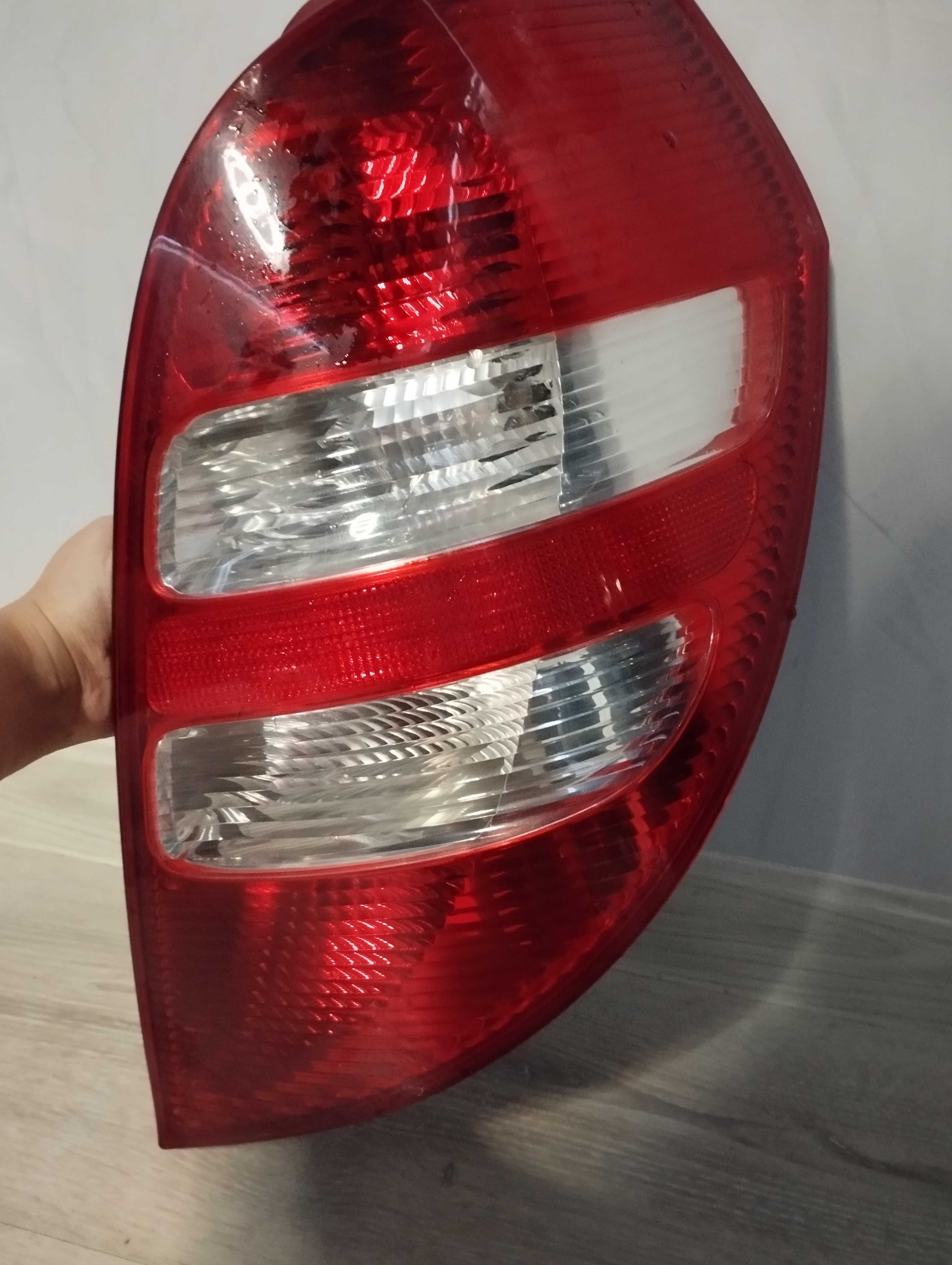 Lampa lewa lewy tył tylna Mercedes W169 ]