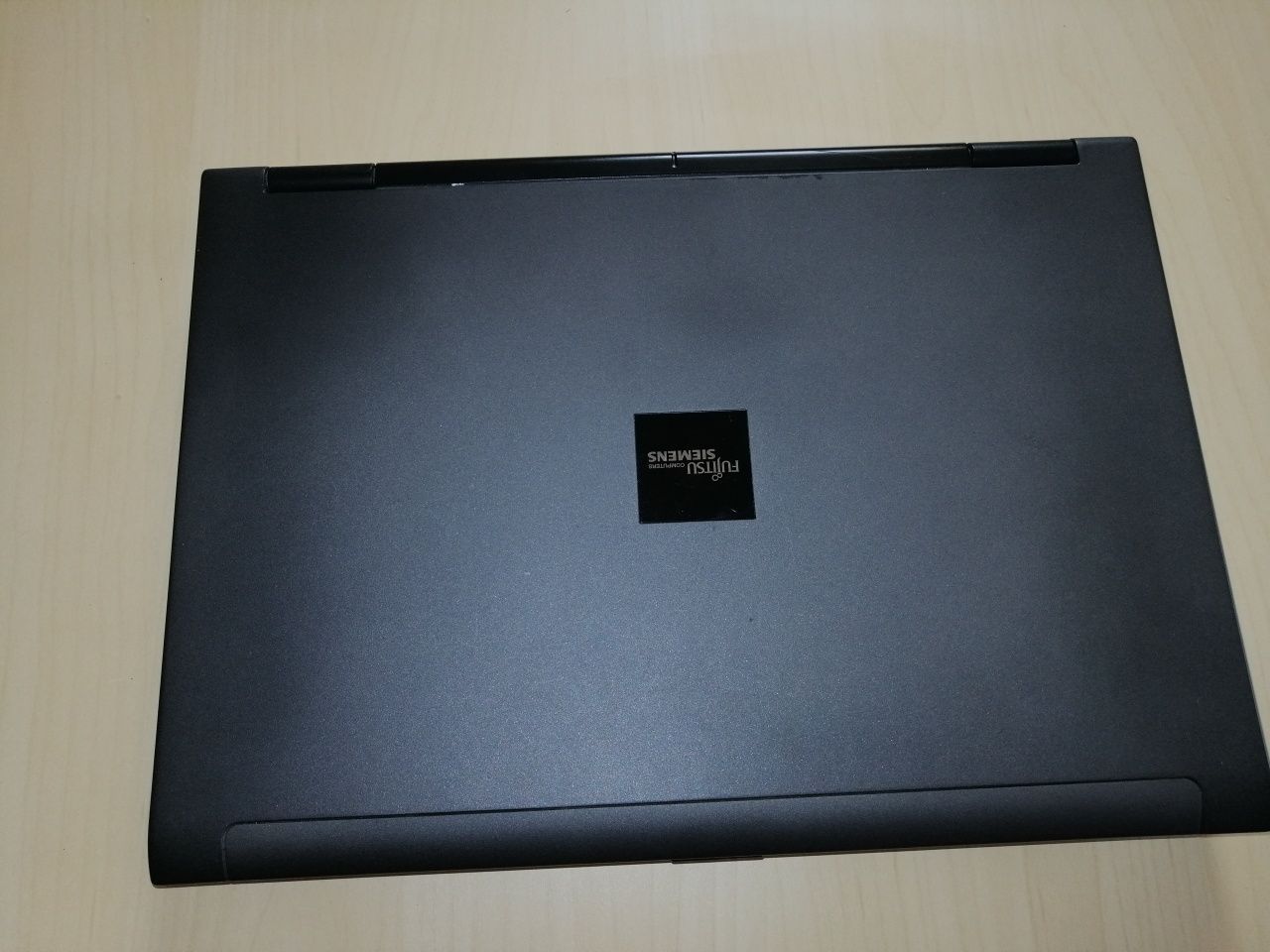 Laptop Esprimo Mobile X9515