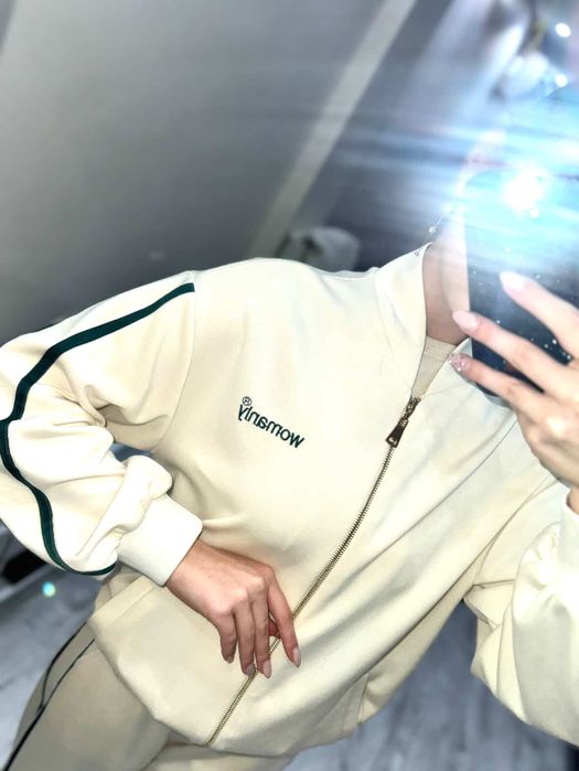 Стильний спортивний костюм