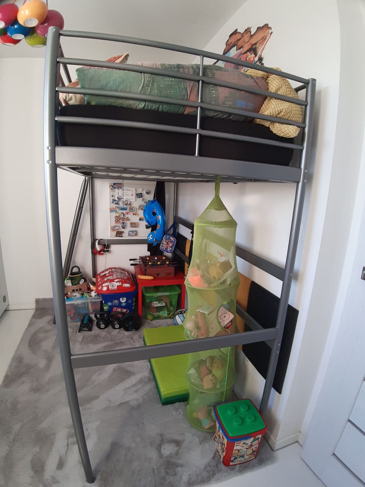 Lozko na antresoli Ikea Svarta , łóżko pietrowe  2.0x0.9, lewostronne