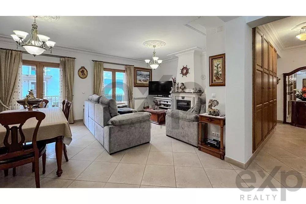 Apartamento T3 com terraço vista Castelo de Porto de Mós + garagem