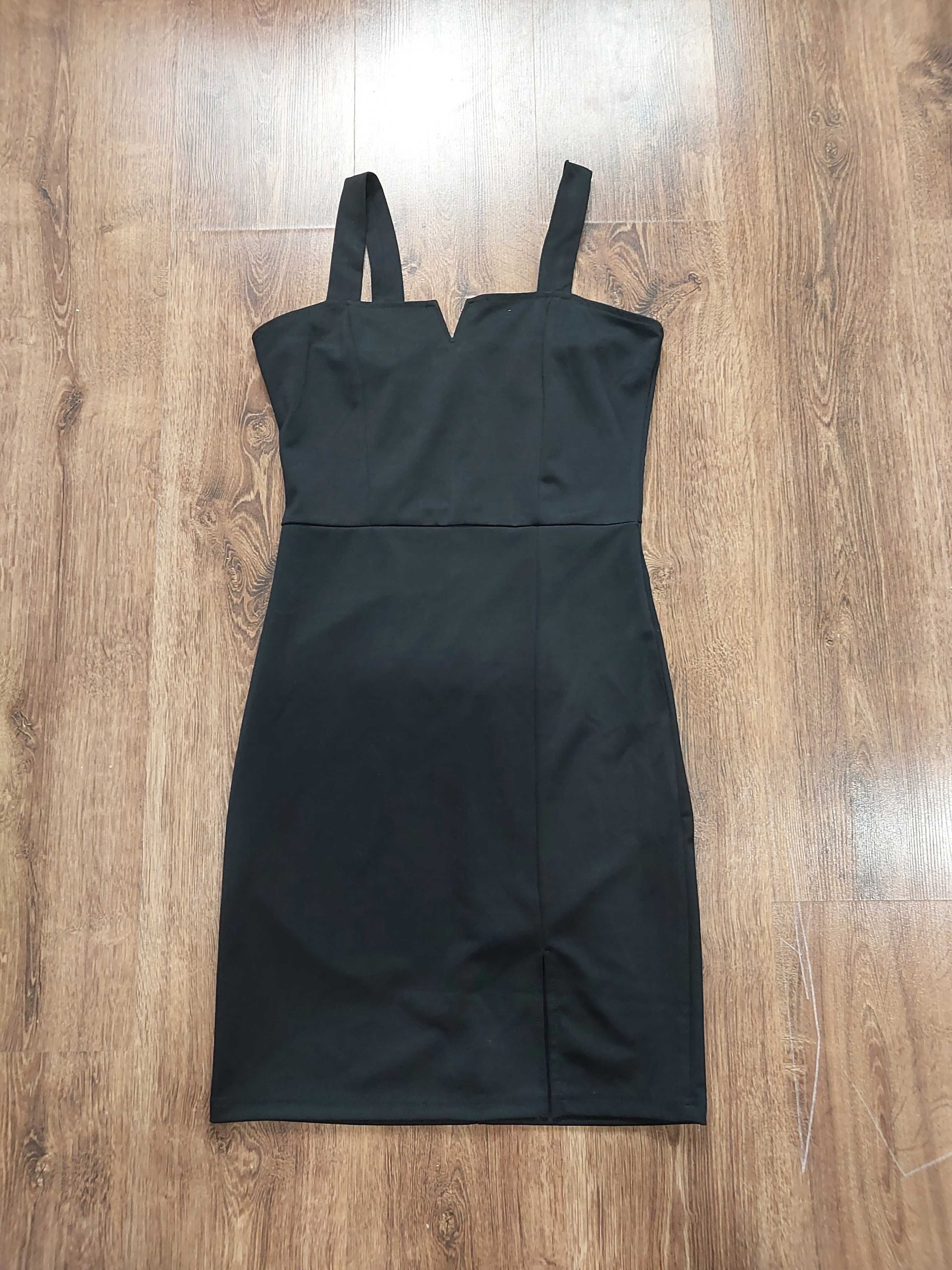 Czarna sukienka, dekolt V