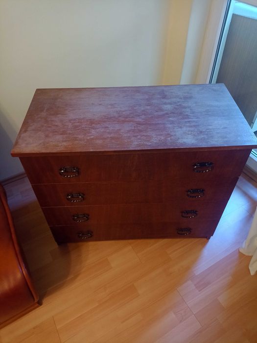 komoda brązowa 4 szuflady, drewno