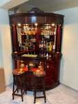 Bar antigo com 2 bancos