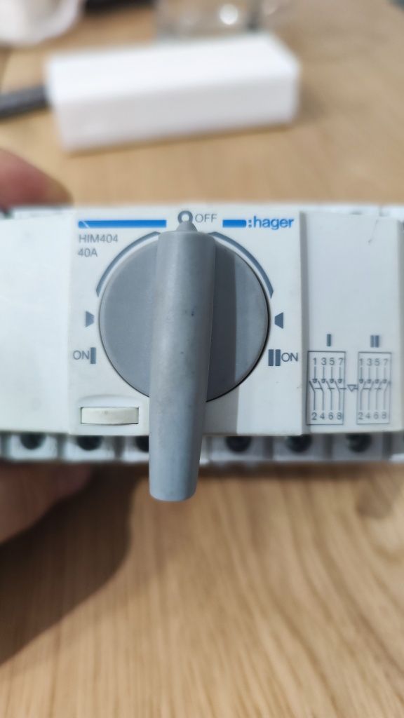 Трёх позиционный переключатель hager him 404  40ампер