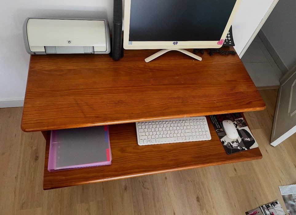 Secretaria em madeira