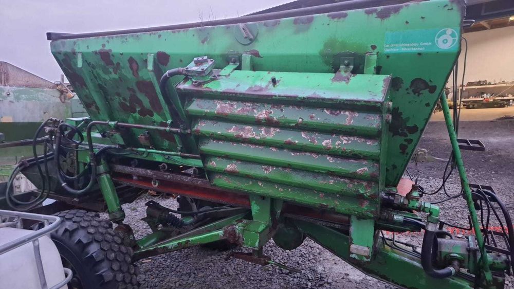 Rozsiewacz piask, soli, wapna, nawozow Fortschritt-Gustrower D038A