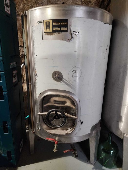 cubas, barricas em inox em excelente estado.