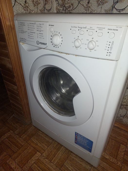 Продам стиральнкю машинку Indesit