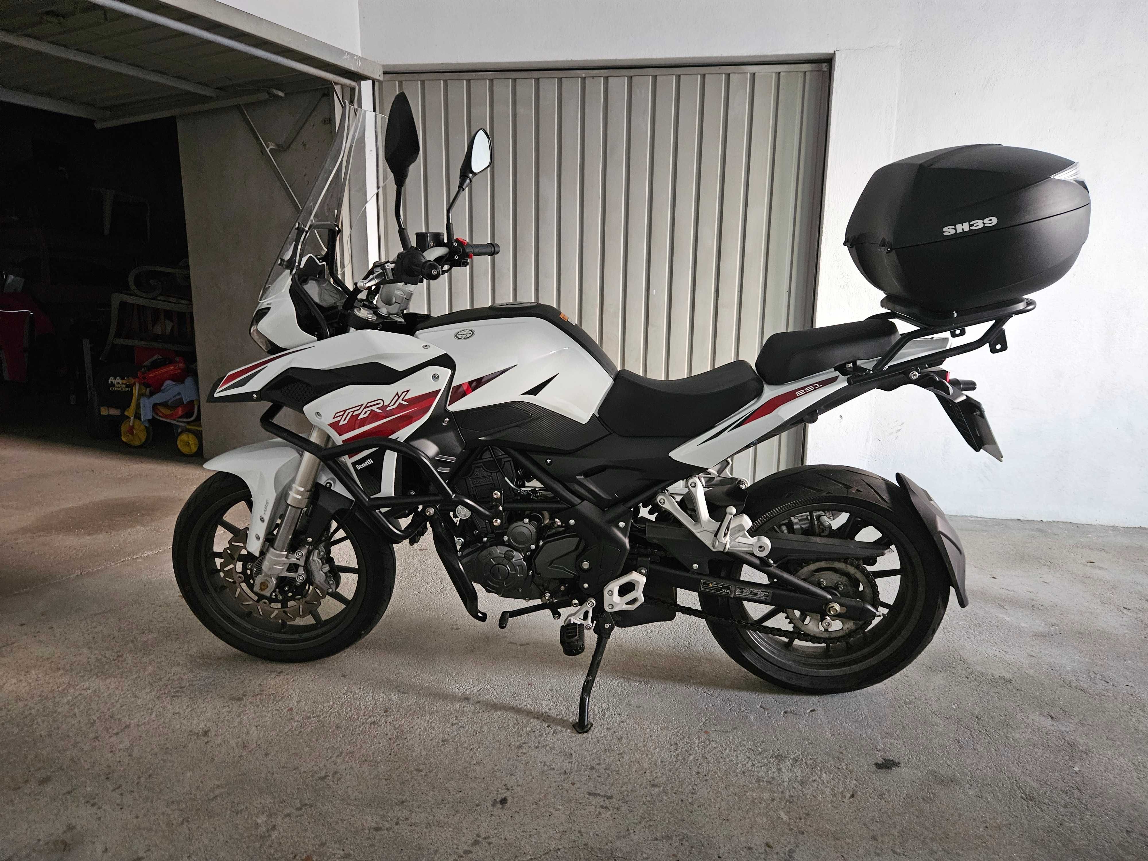Vendo benelli  trk com extras