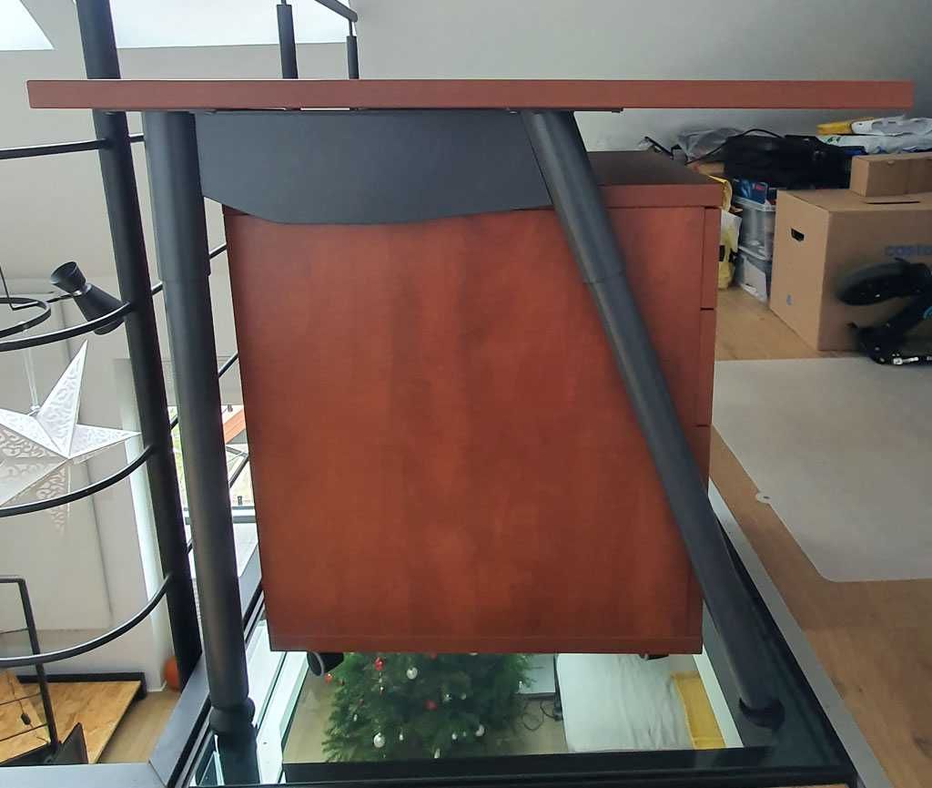 Solidne biurko z zamykanym kontenerem (meble biurowe, home office)