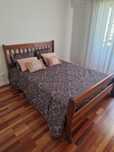 Cama de casal com colchão (oferta colcha/cobertura + almofadas)