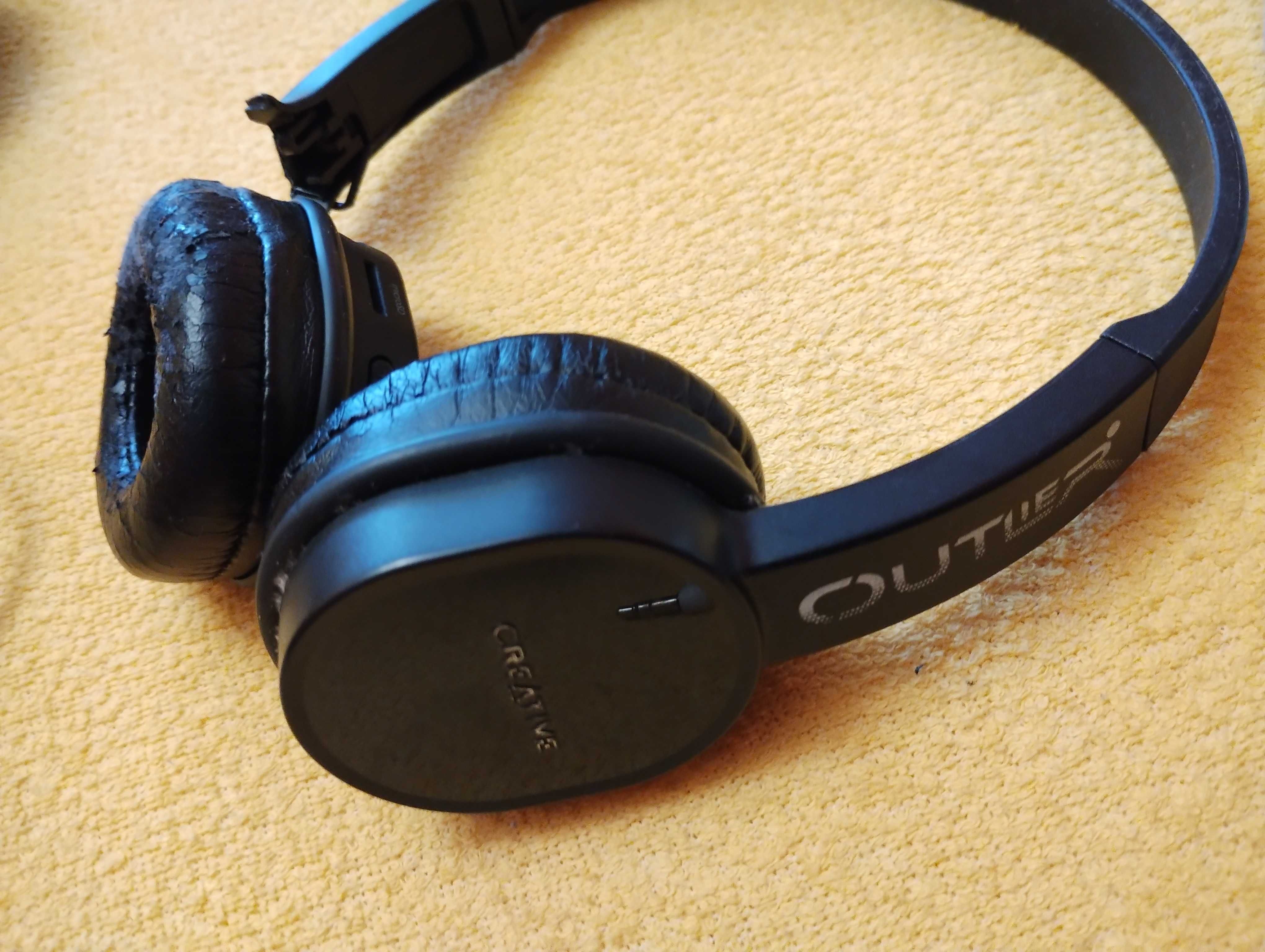 Pudło słuchawek i głośników Bluetooth złom części