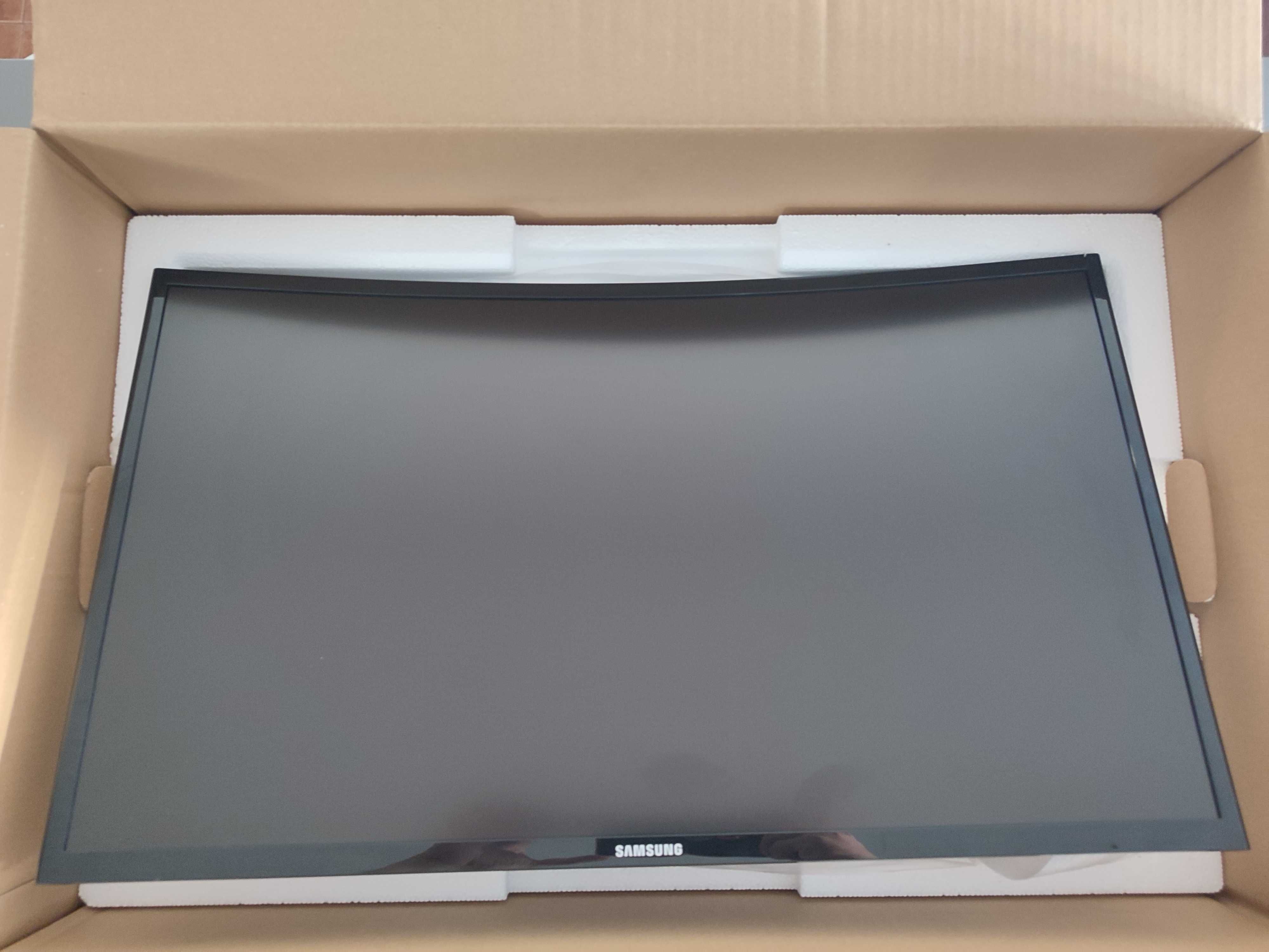 Monitor Curvo Samsung 27" FHD CF390