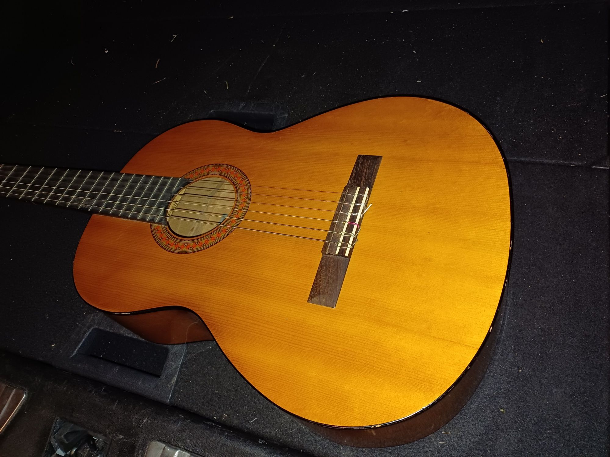 Gitara akustyczna Yamaha C40 z futerałem