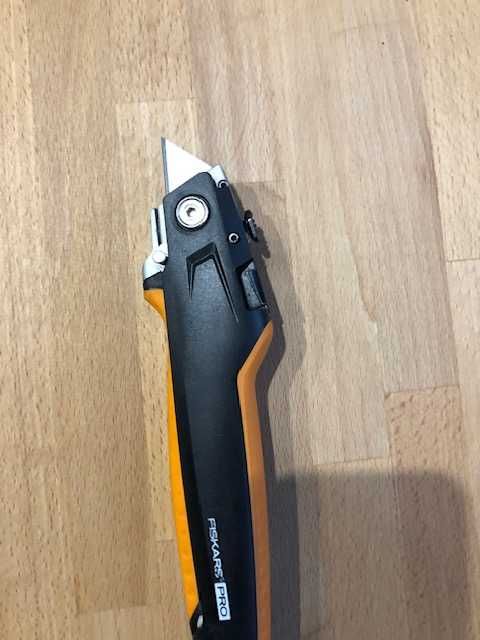 Ніж для гіпсокартону Fiskars Pro CarbonMax