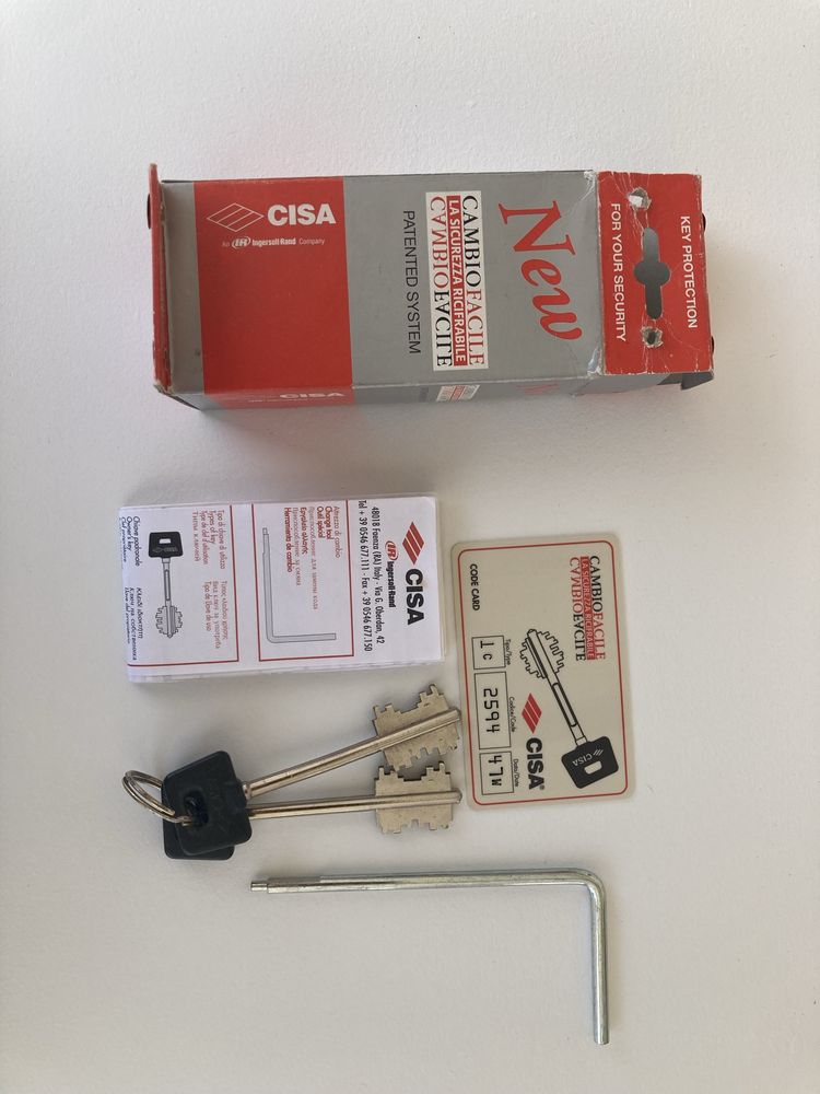 Kit de segurança CISA - Cambio Facile, com 2 chaves e cartao de código