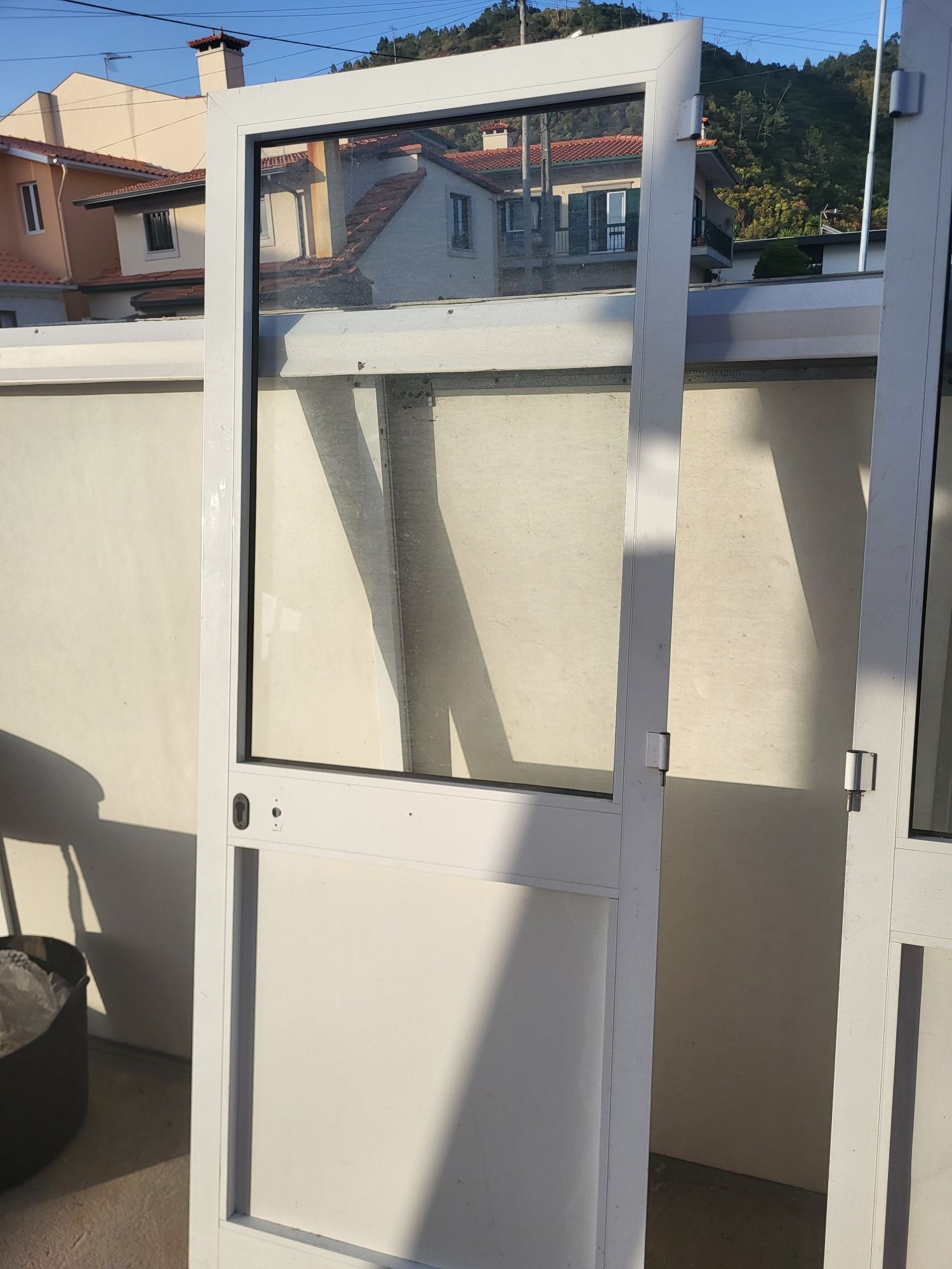 Vendo duas portas alumínio branco reservado