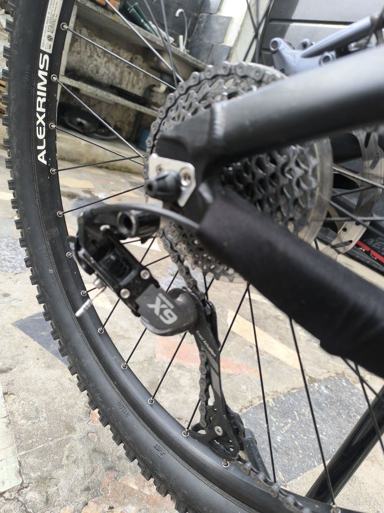 Bicicleta suspensão total