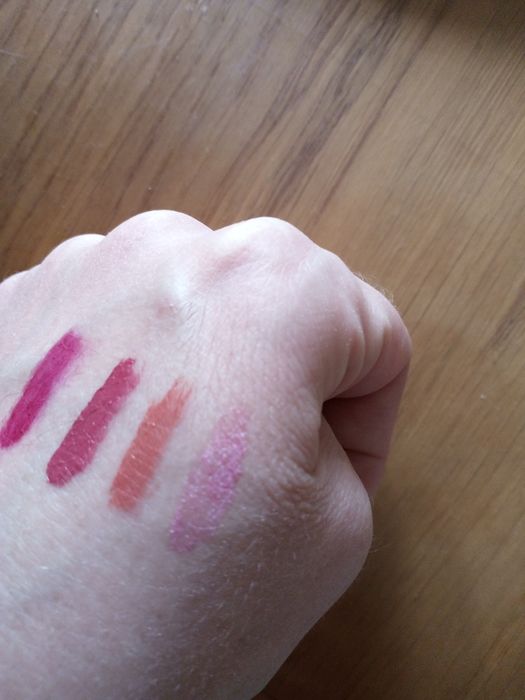 Помади Kylie Lorena Oriflame Golden rose matt pencil