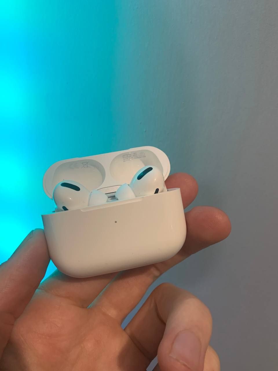 Продам наушники AirPods Pro состояние новое