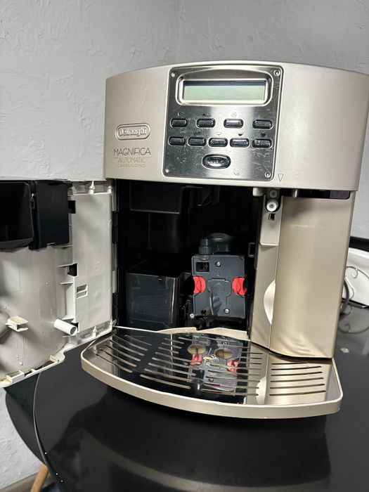 Кавомашина DeLonghi Magnifica (avtomatic cappuccino)