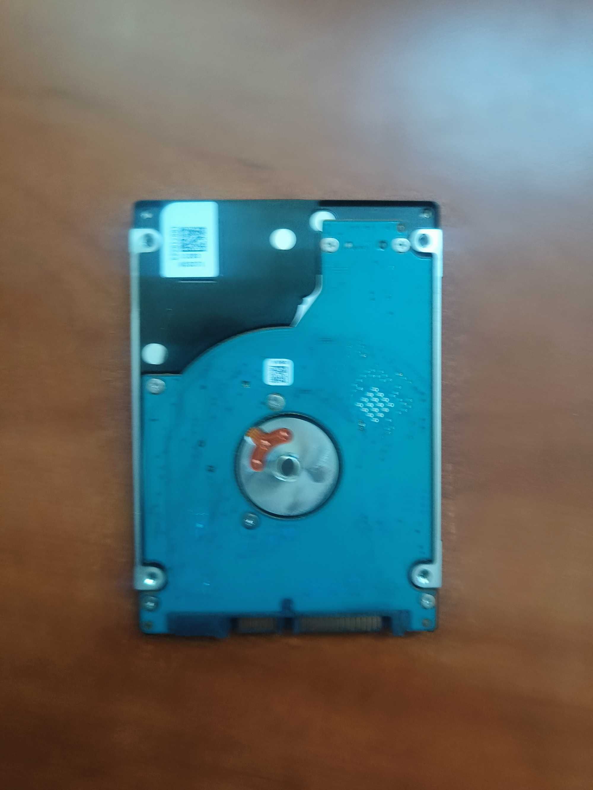 Жесткие диски Seagate Momentus ST500LT012 500 ГБ и 320 ГБ (2.5)