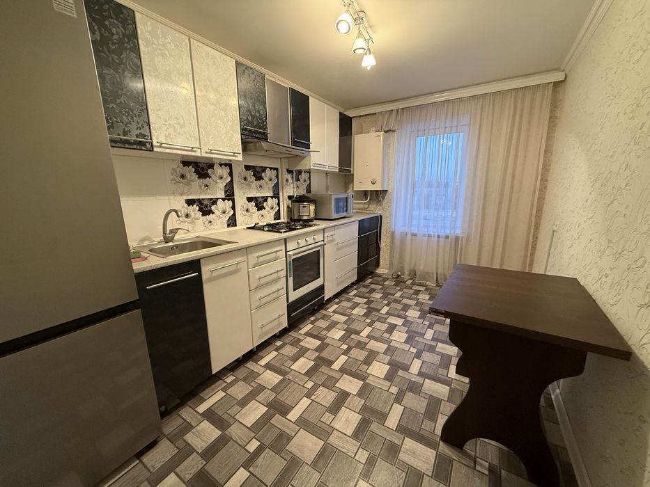 Продам 4х кімнатну квартиру